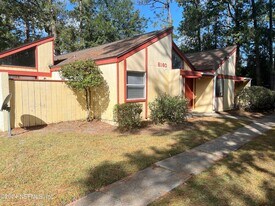 8160 San Jose Manor Dr E in Jacksonville, FL - Building Photo