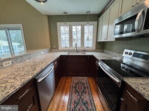 15 Linden Hill Way SW in Leesburg, VA - Building Photo - Building Photo