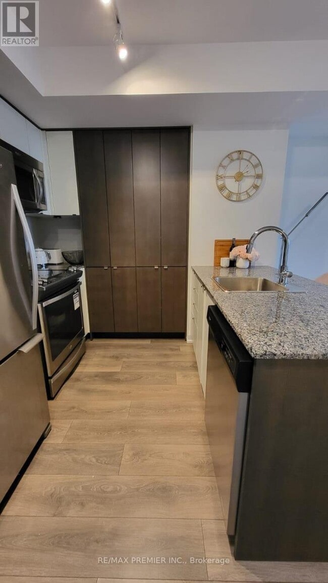 9 Valhalla Inn Rd in Toronto, ON - Building Photo - Building Photo