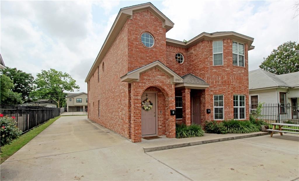 Brick House Apartments in Waco, TX - Building Photo