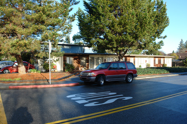 198 Gladys Ave in Mountain View, CA - Building Photo - Building Photo