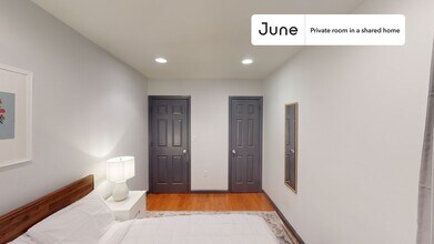 Private bedroom in 3 bed/1 bath Home in New York, NY - Building Photo - Building Photo
