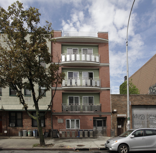 441 Graham Ave in Brooklyn, NY - Foto de edificio - Building Photo