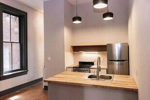 207 W McMicken Ave in Cincinnati, OH - Building Photo