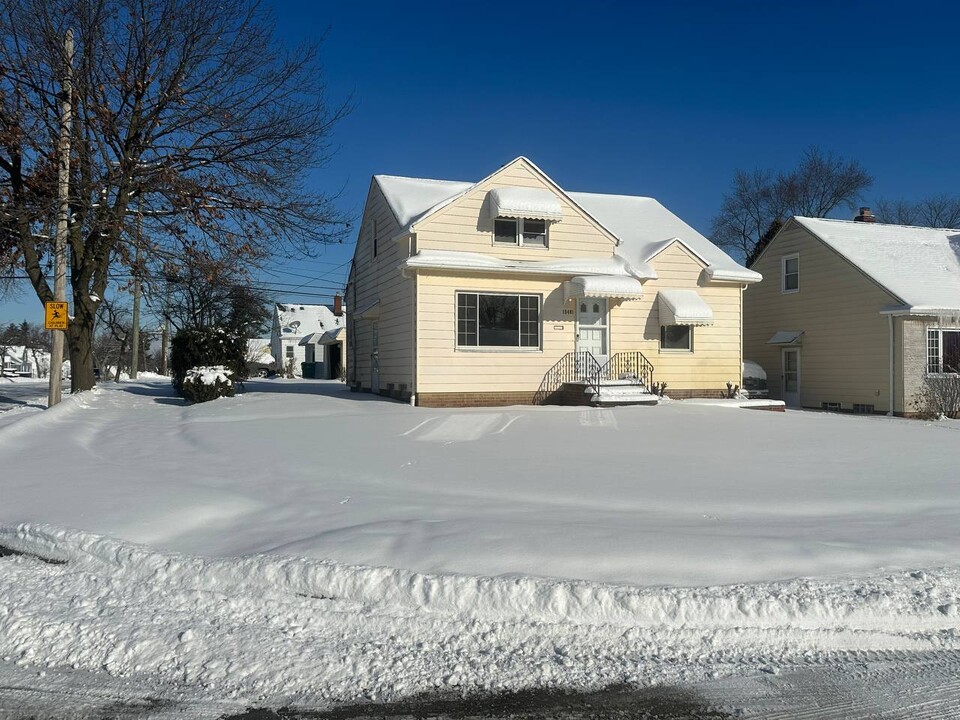 15401 Northwood Ave in Maple Heights, OH - Building Photo