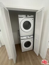 1174 S Windsor Blvd in Los Angeles, CA - Building Photo - Building Photo