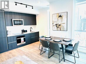 327-2327 King St W in Toronto, ON - Building Photo - Building Photo