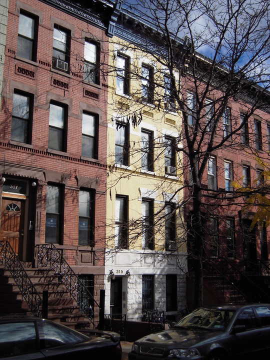 315 W 137th St in New York, NY - Building Photo