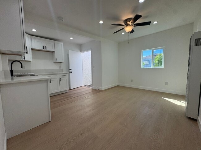 2669 Clyde Ave in Los Angeles, CA - Foto de edificio - Building Photo