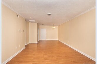 90 Kane St, Unit A-7 in West Hartford, CT - Foto de edificio - Building Photo