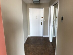 1040 Harmon Cove Tower in Secaucus, NJ - Building Photo - Building Photo