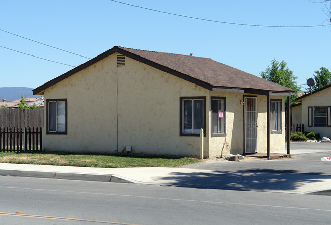 950 E Main St in San Jacinto, CA - Building Photo - Building Photo