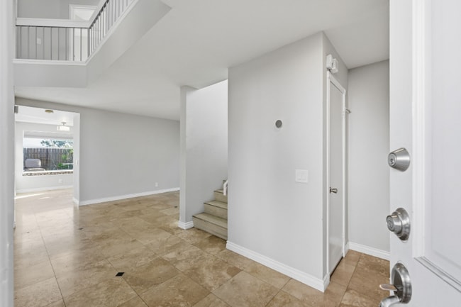 1727 Avenida Alta Mira in Oceanside, CA - Building Photo - Building Photo