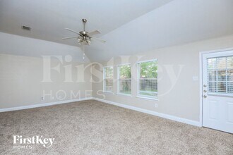 1108 Vista View Dr in Burleson, TX - Foto de edificio - Building Photo