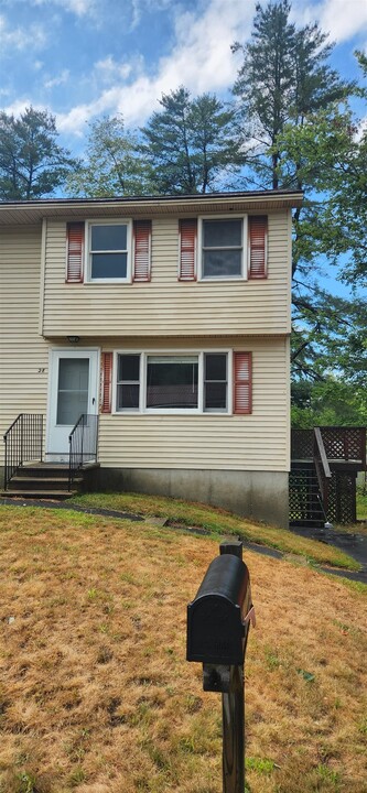 28 Townhouse Rd in Allenstown, NH - Building Photo