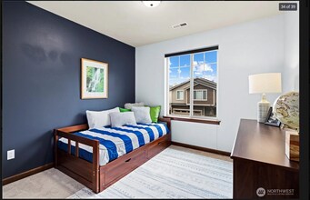 15630 31st Pl W, Unit Bed room 1 in Lynnwood, WA - Foto de edificio - Building Photo