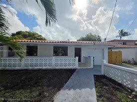 443 NW 23rd Pl in Miami, FL - Building Photo