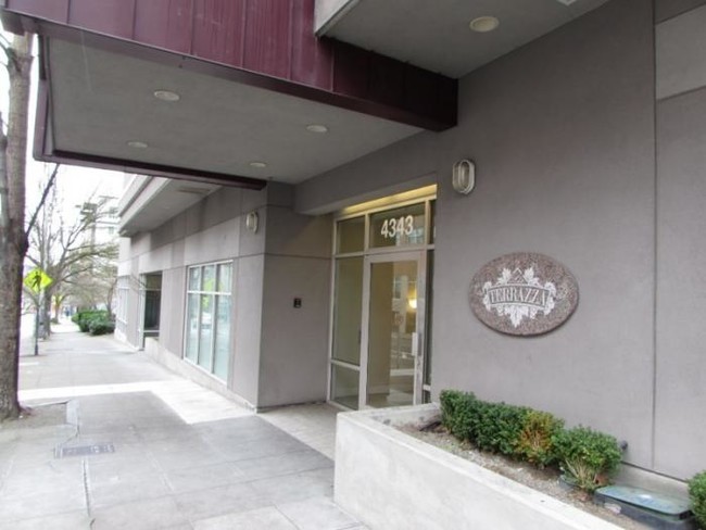 4343 Roosevelt Way NE in Seattle, WA - Foto de edificio - Building Photo