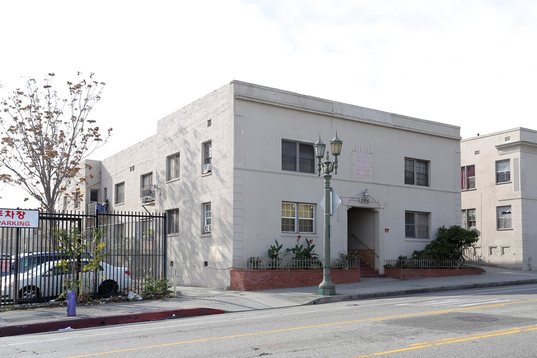 2916-2930 W 7th St in Los Angeles, CA - Building Photo