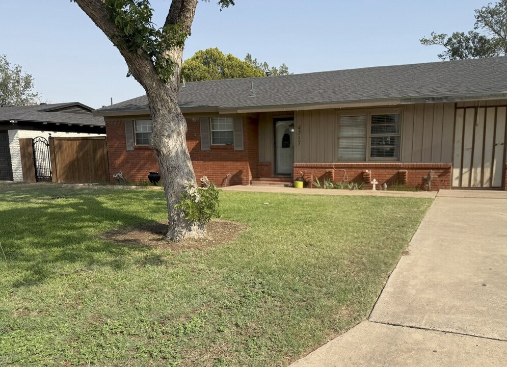 4317 Douglas Ave in Midland, TX - Building Photo