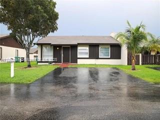 11551 SW 123rd Ave in Miami, FL - Foto de edificio