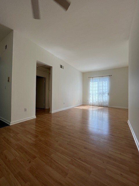 151 N Maple St in Burbank, CA - Building Photo - Interior Photo