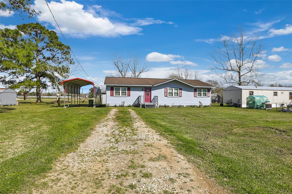 37 Private Rd 6065 in Dayton, TX - Building Photo