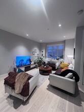 10480 Resthaven Dr in Sidney, BC - Building Photo - Building Photo