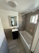 1233 Hyperion Ave in Los Angeles, CA - Building Photo - Building Photo