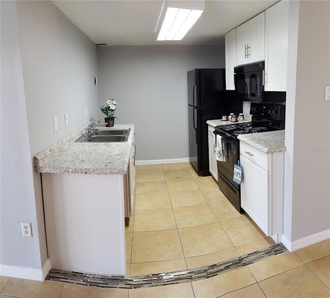 863 Sky Lake Cir in Orlando, FL - Building Photo - Building Photo