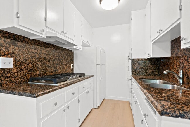 1550 S Saltair Ave in Los Angeles, CA - Building Photo - Building Photo