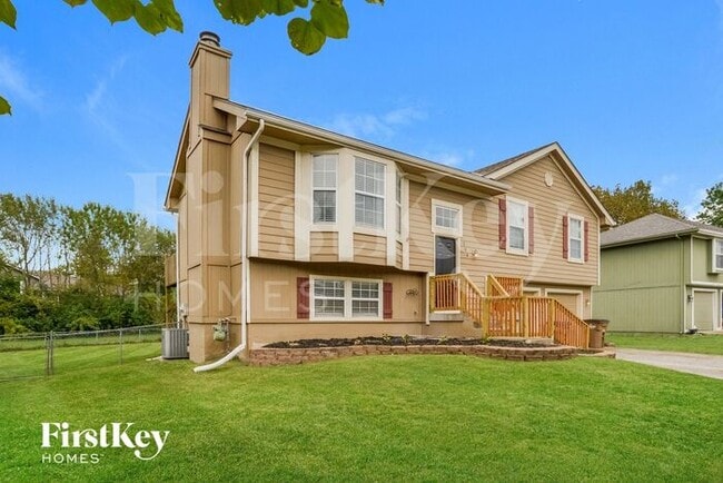 104 S Huntsman Blvd in Raymore, MO - Building Photo - Building Photo