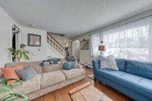 291 Mansfield Ave in Willimantic, CT - Building Photo