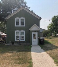 802 3rd Ave SE in Jamestown, ND - Building Photo - Building Photo