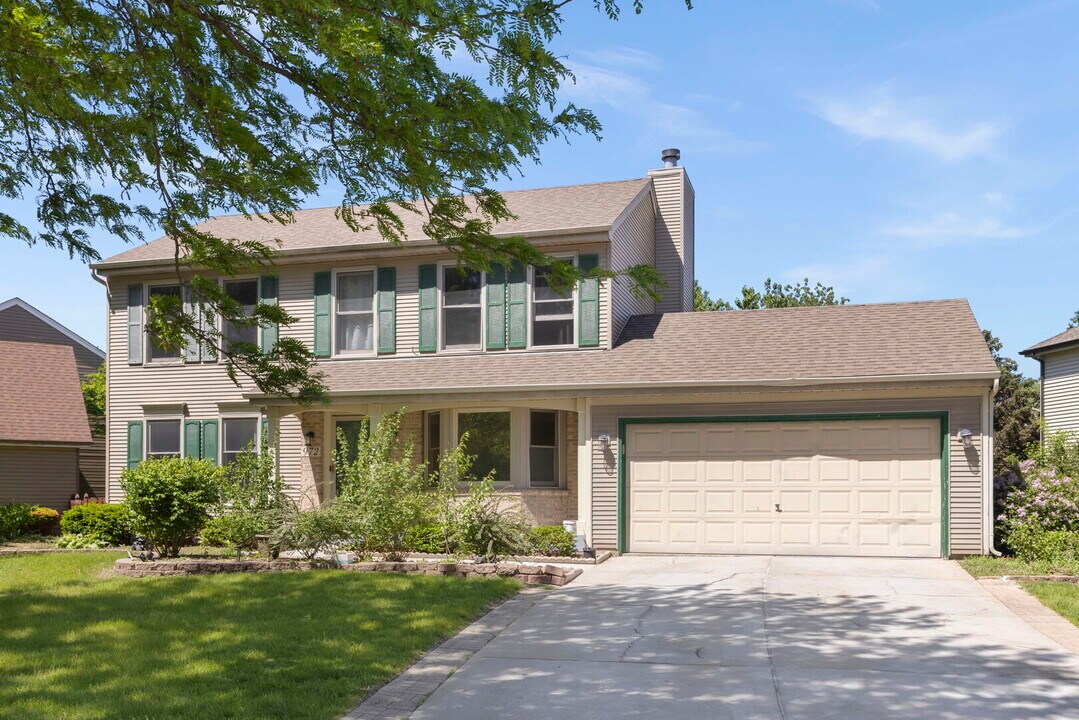 972 Westgate Dr in Aurora, IL - Building Photo