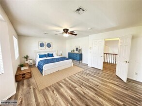 8204 Tivoli Cove Dr in Las Vegas, NV - Building Photo - Building Photo