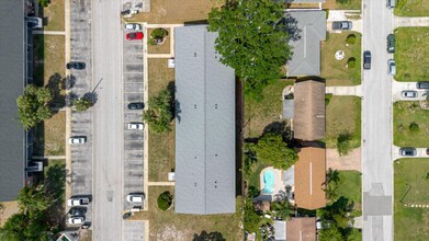 2348 Shelley St in Clearwater, FL - Foto de edificio - Building Photo