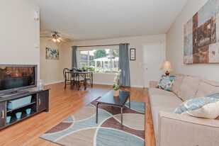Gated Ventura County Apartments For Rent Ca Ventura Beach Resort Luxury Apartments