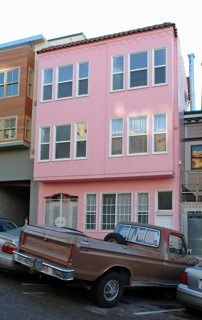 571 Vallejo St in San Francisco, CA - Building Photo - Building Photo