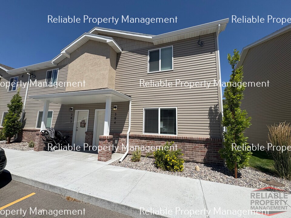 2015 Lawrence Ln in Blackfoot, ID - Foto de edificio