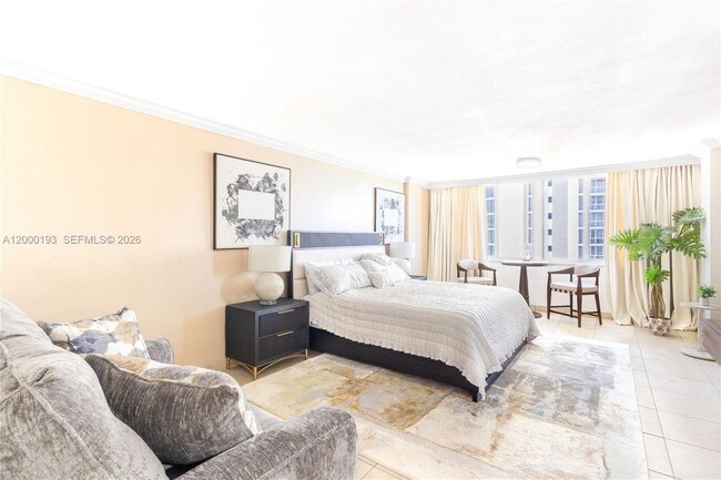 19201 Collins Ave in Sunny Isles Beach, FL - Building Photo - Building Photo