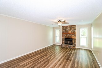 5829 Lake Port Dr in Millington, TN - Building Photo - Building Photo