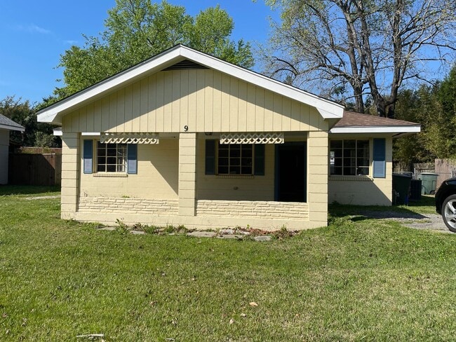property at 9 Briarcliff Dr