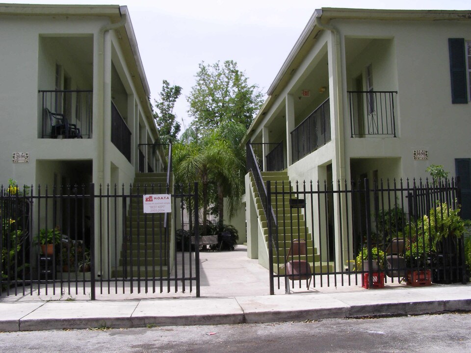 3696 William Ave in Miami, FL - Building Photo