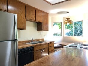 212 University St in Healdsburg, CA - Building Photo - Building Photo