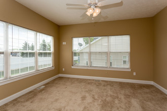 Hampton Bluff Town Houses in Cuyahoga Falls, OH - Building Photo - Interior Photo