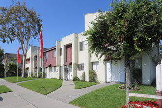 Cypress Townpark Apartments in Cypress, CA - Building Photo - Building Photo