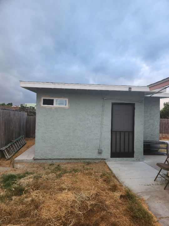 1676 Dillard St in San Diego, CA - Building Photo