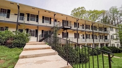 Highland Commons in Winston-Salem, NC - Foto de edificio - Building Photo