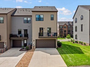 14018 Millpointe Rd in Midlothian, VA - Foto de edificio - Building Photo